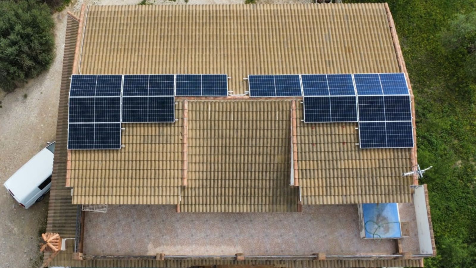 Descubre si es posible instalar placas solares en terrenos